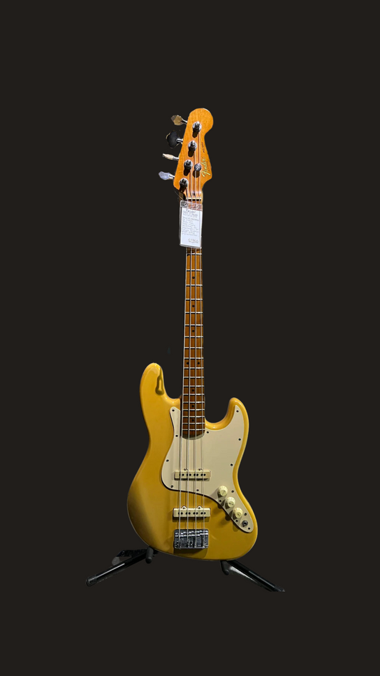 Fender 1983 j bass (used)