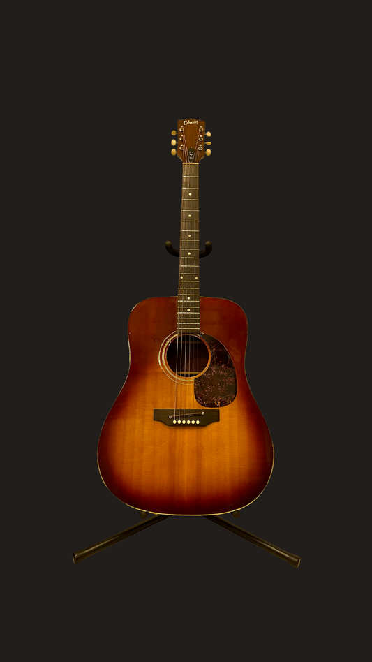 Gibson J-45 Deluxe square body vintage (used)