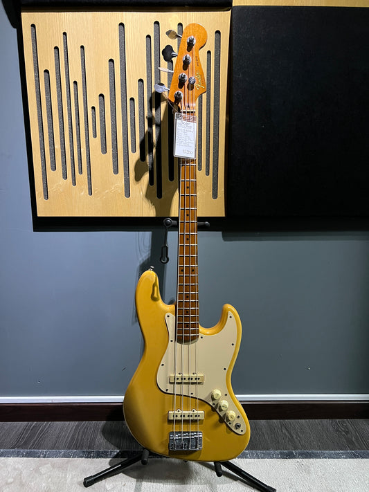 Fender 1983 j bass (used)