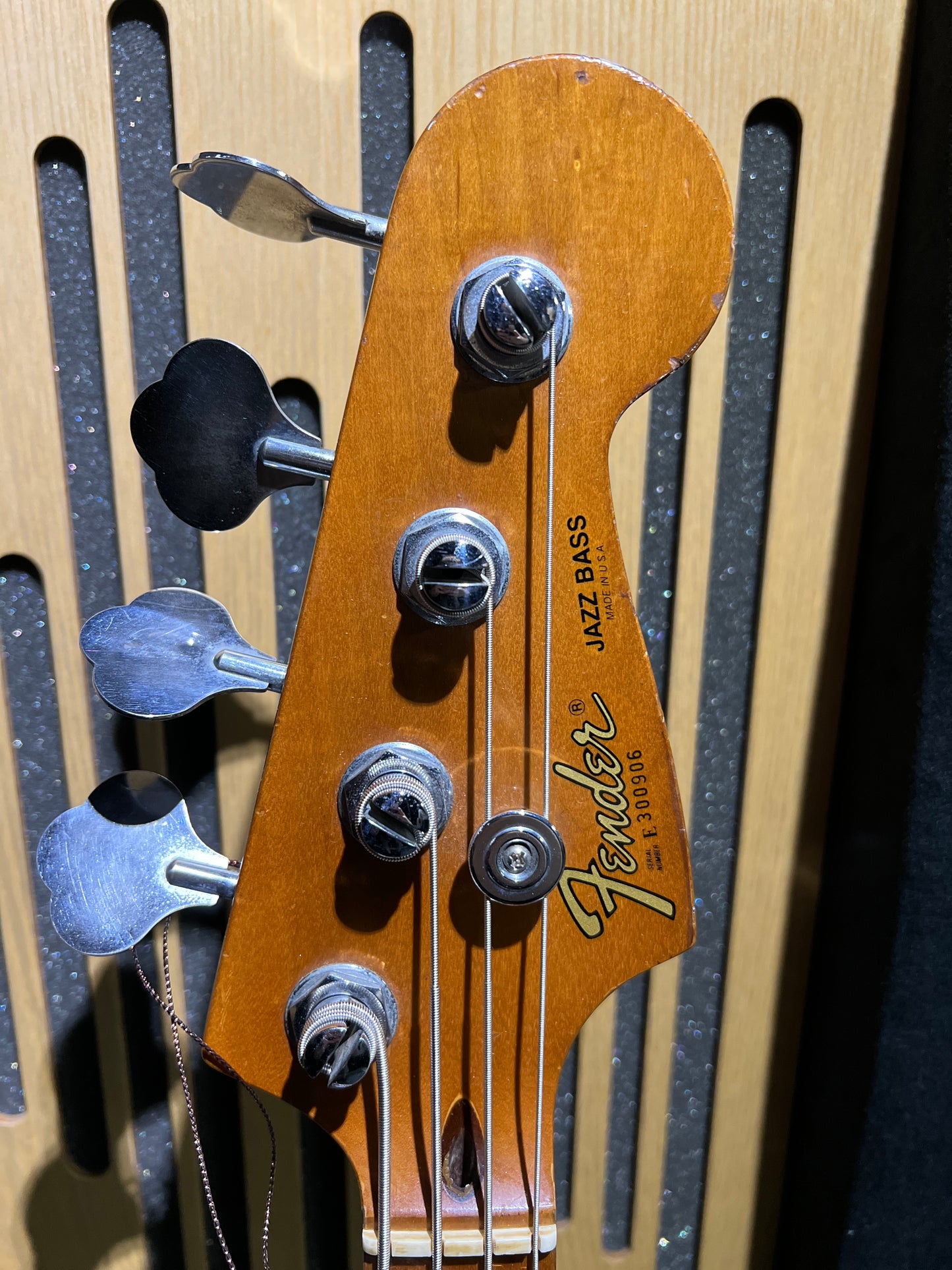 Fender 1983 j bass (used)