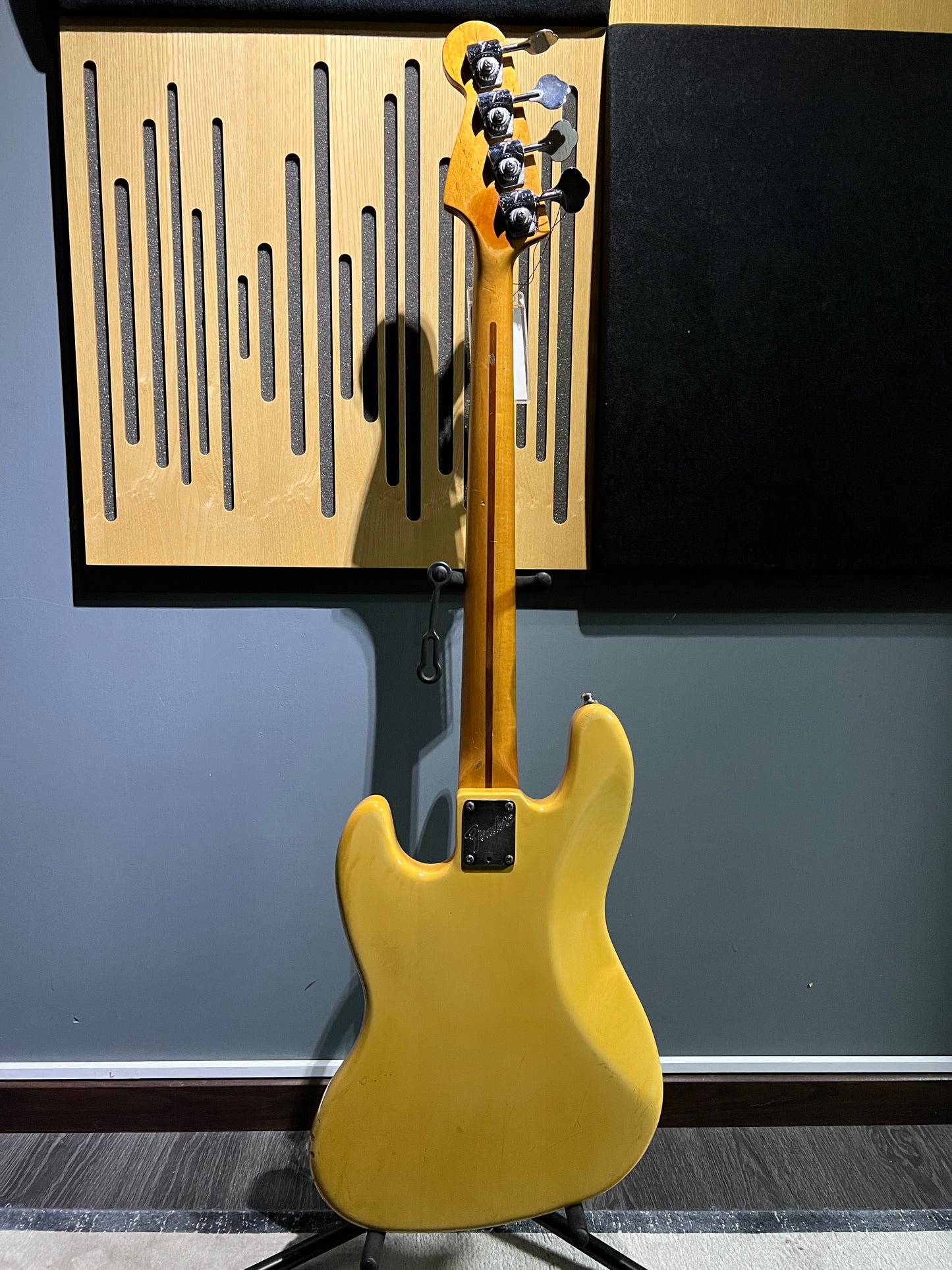 Fender 1983 j bass (used)