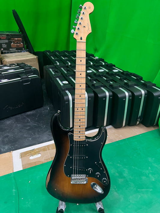 Fender MIM road worn stratocaster aged sunburst (used)