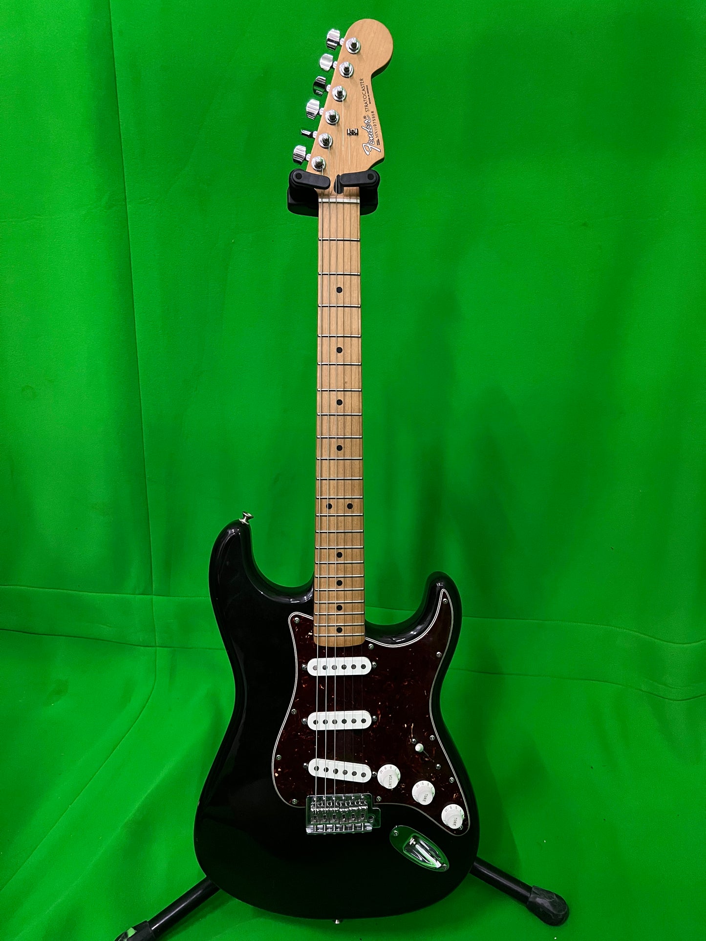 Fender MIM deluxe roadhouse stratocaster (used)