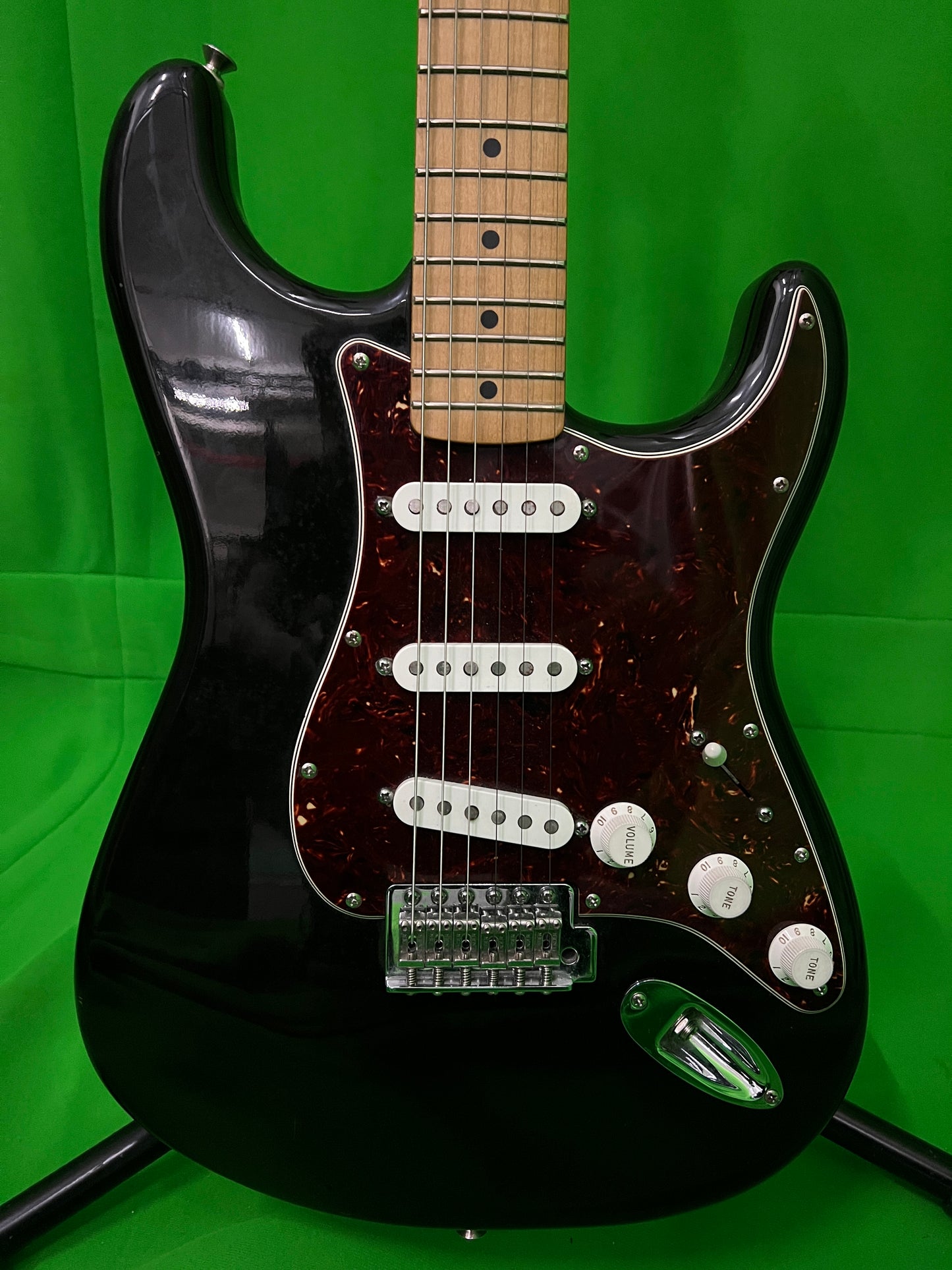 Fender MIM deluxe roadhouse stratocaster (used)